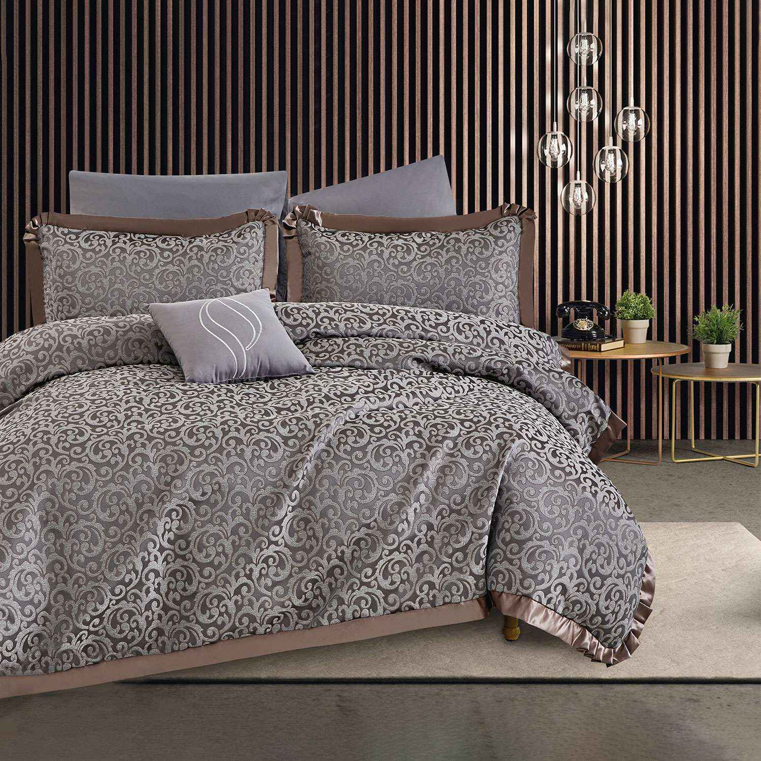 طقم لحاف فاخر من الجاكار مجوز 7 قطع