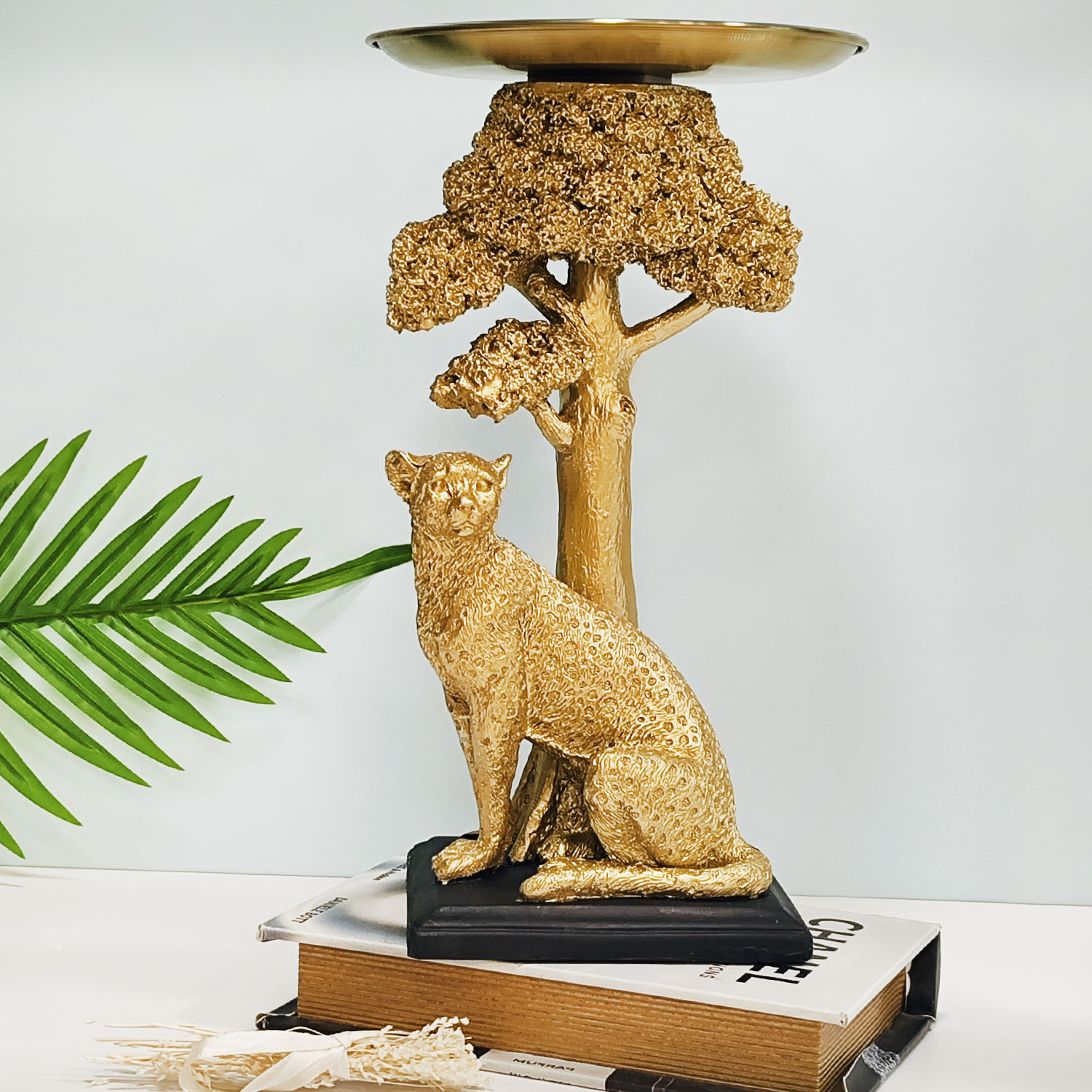 ديكور تمثال الفهد، مع صحن معدني