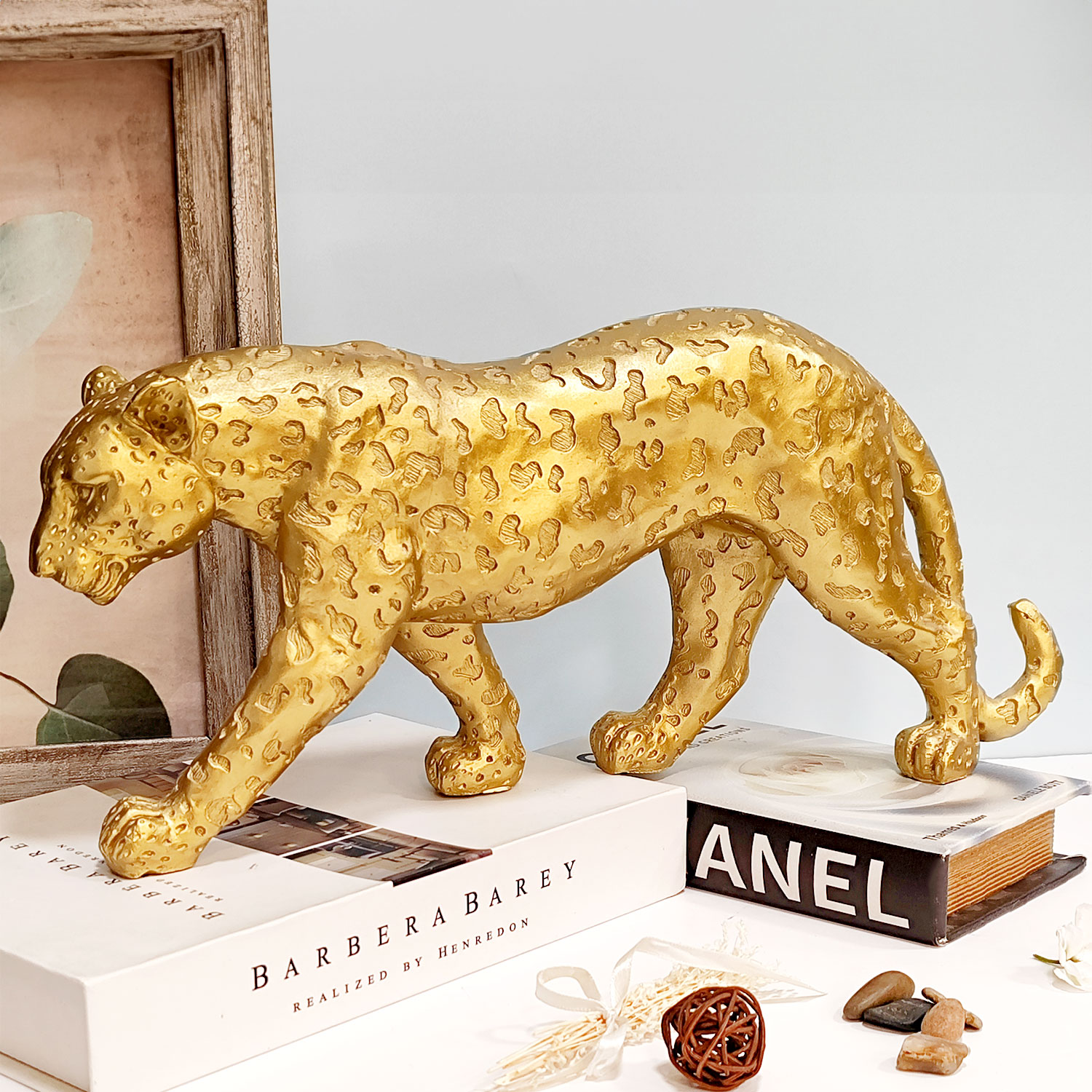 ديكور تمثال الفهد، ذهبي